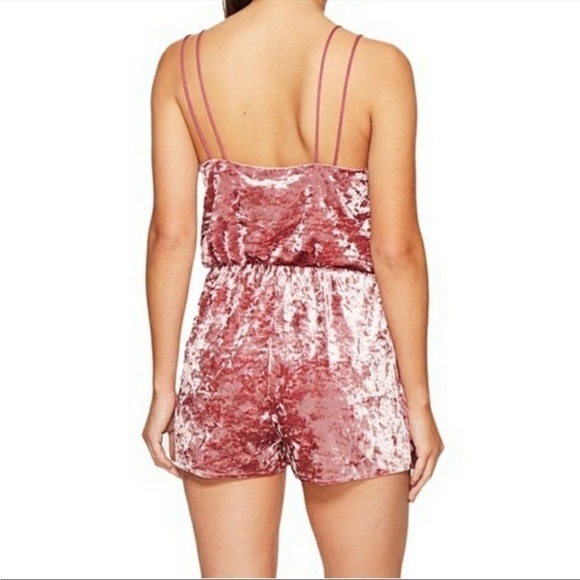 Romeo & Juliet Couture Rose Crushed Velvet Romper Size M NWT - Picture 3 of 10
